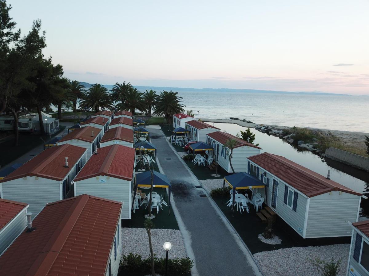 Happy Camp Mobile Homes In Castello Camping & Summer Resort نيوس مارماراس المظهر الخارجي الصورة